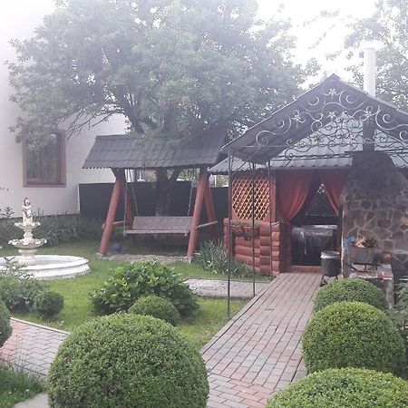 U Romana Yaremche Exterior foto