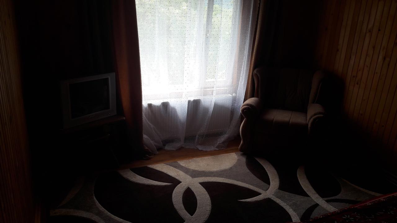 U Romana Yaremche Exterior foto
